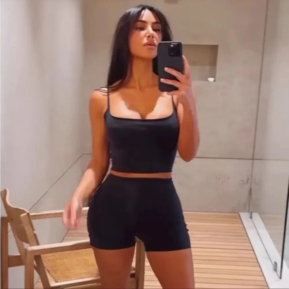 *Final Price* Skims Raw Edge Cami Top NWT Small Thunder - Sold Out! - Picture 6 of 6